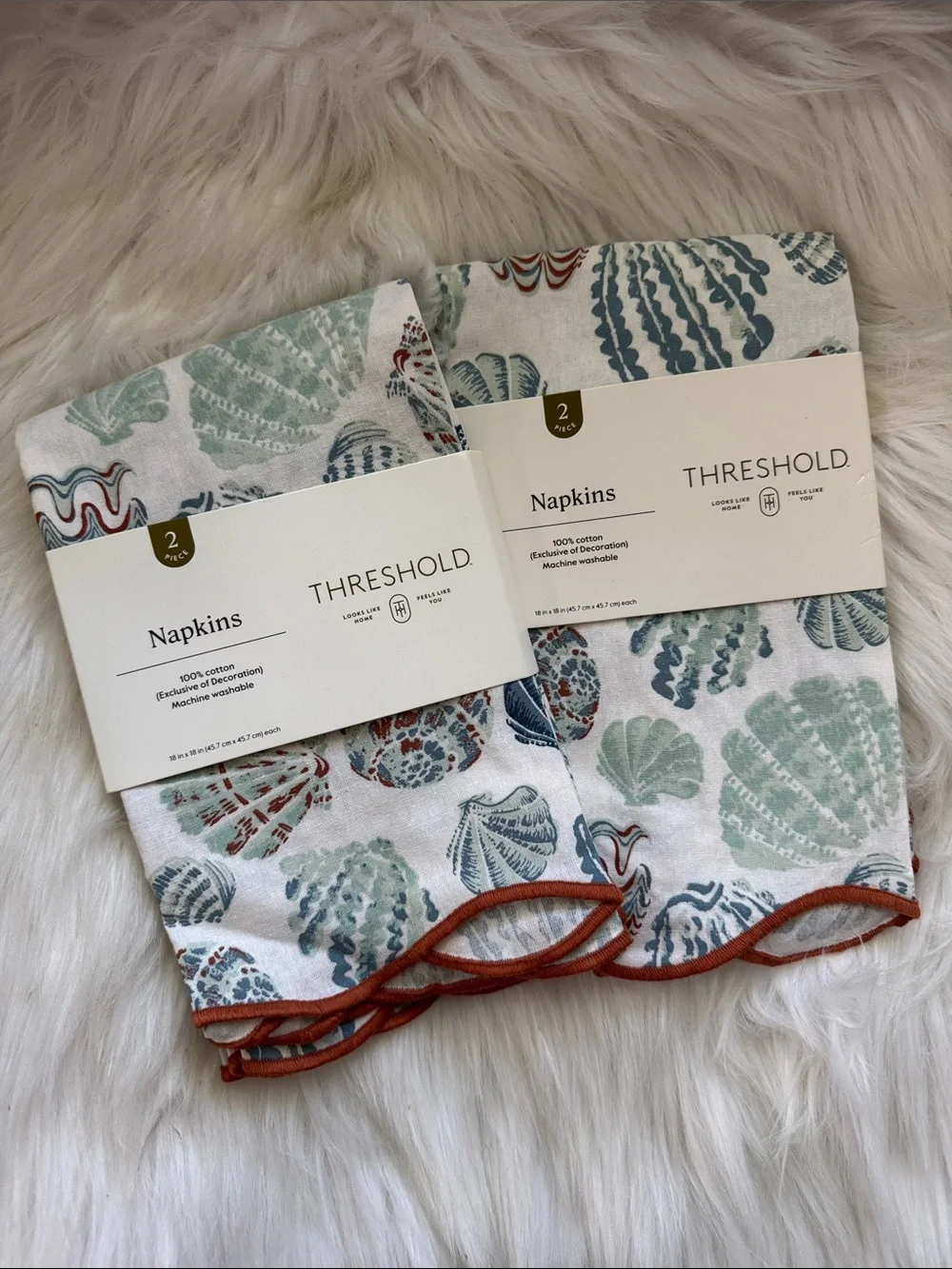 THRESHOLD NWT 4pc coastal shell print scallop edge dinner napkins